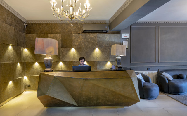 Piazza Hotel