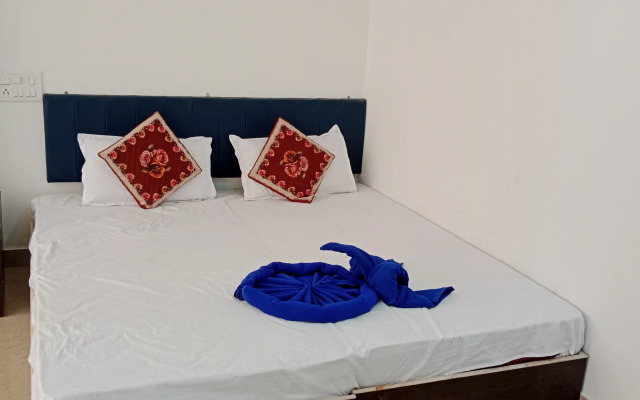 Aaradhya Hotel