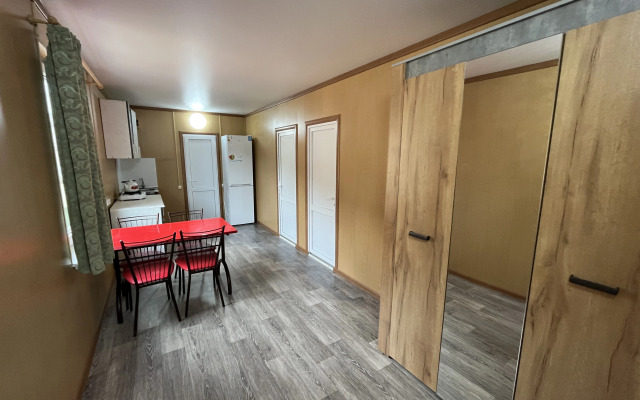 Na Uyutnoy 10 Guest House