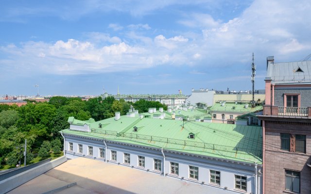 Solo Panorama Palace Square