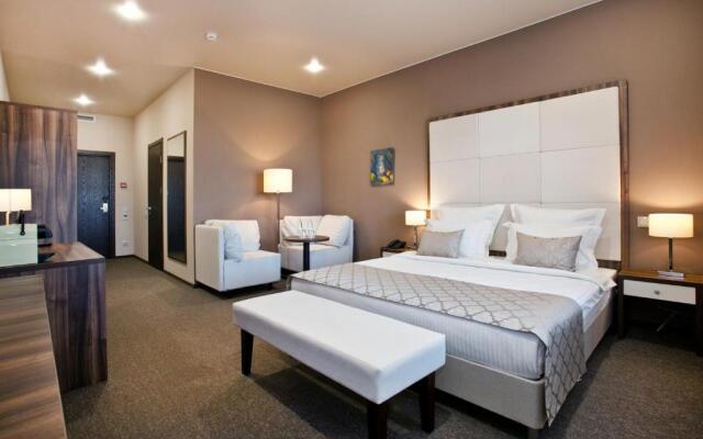 L hotel Hotel