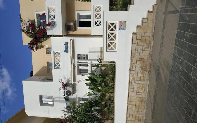 Отель Renia Studios