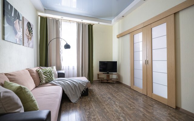 Apartamentyi Pyat' Zvezd Na Ploschadi Revolyutsii