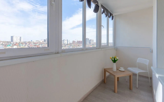 Na Ulitse Novo-Sadovaya 215 Flat
