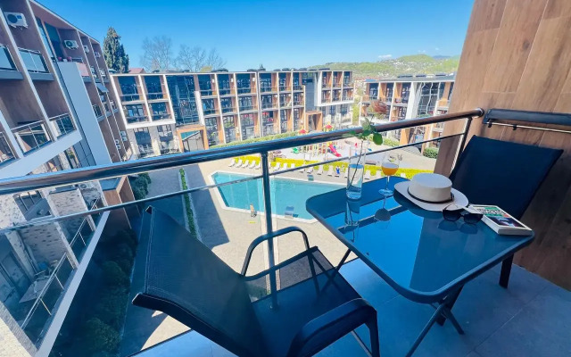 Dizaynerskie S Basseynom Apartments