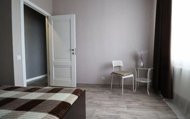3-kh Komnatnaya V Oruzheynoy Stolitse Flat