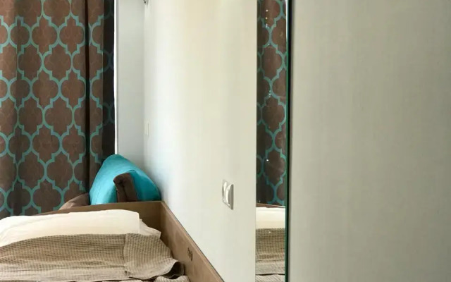 Апартаменты Маленькая студия с большим панорамным окном