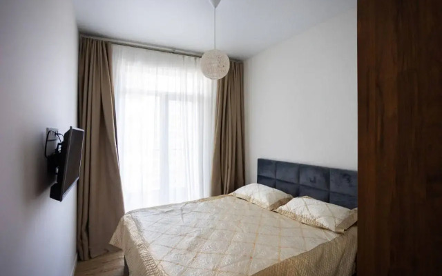 Luxury White Sails Apartments