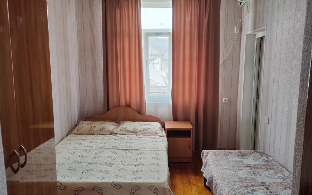 U Khanumy Guest House
