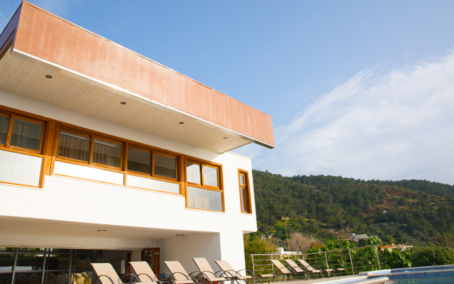 Karavi Villa