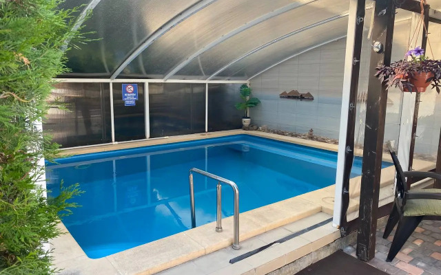 Studiya S Basseynom I Zonoy Dlya Barbekyu Apartments