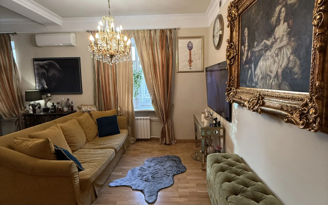 Dizaynerskaya U Kremlya Flat