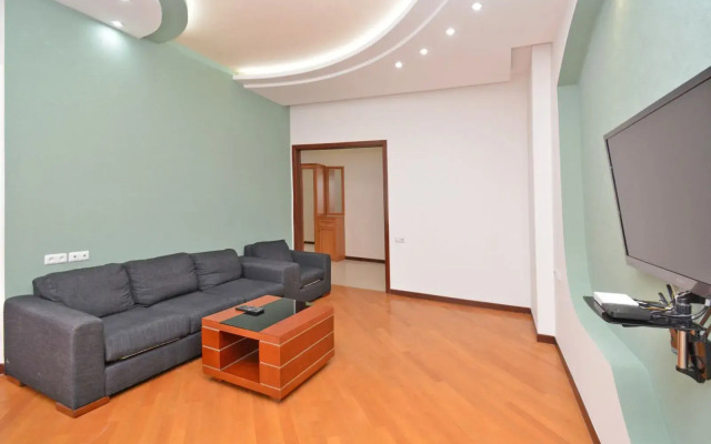 3-Komn. V Novostroyke, Ulitsa Arama, Di6413 Flat