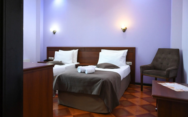 Shine House Hotel