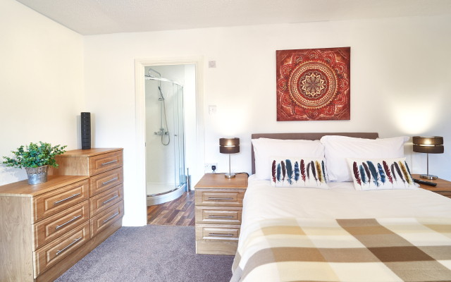 Furzton Serviced Houses - Shortstay MK Guest House