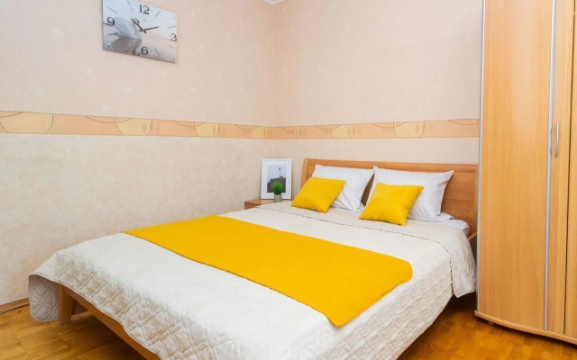 Na Ulitse Parkhomenko Flat