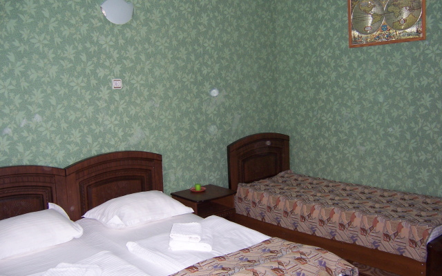 U Nikiticha Guesthouse
