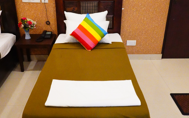 Vjr Mahal and Vinayagam Residency Hotel