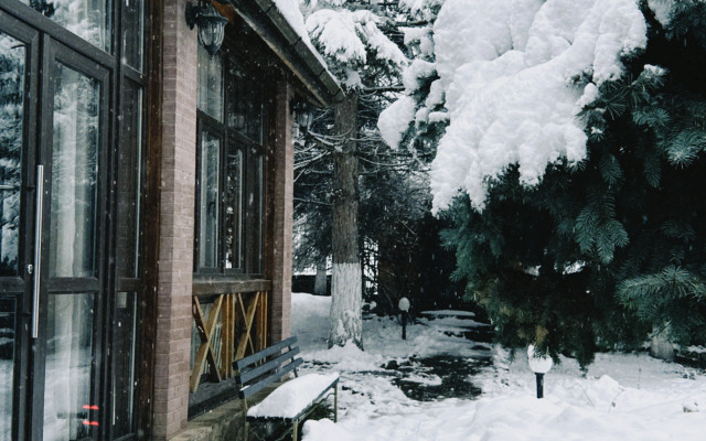 Gostinichno-Restorannyij Kompleks Veterok Hotel