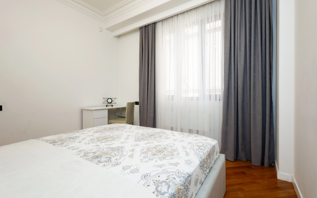 3-K Kvartira na Prospekte Sayat-Novy Flat
