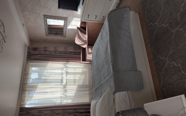 Апартаменты в центре с тремя спальнями на Червякова 55 рядом с парком Победы