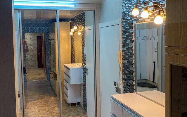 Апартаменты Четырехкомнатная Квартира на Первомайской