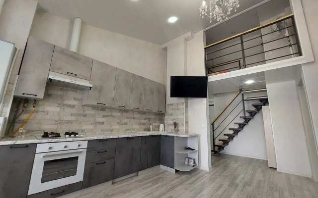 Квартира Уютная Двухэтажная на Античном