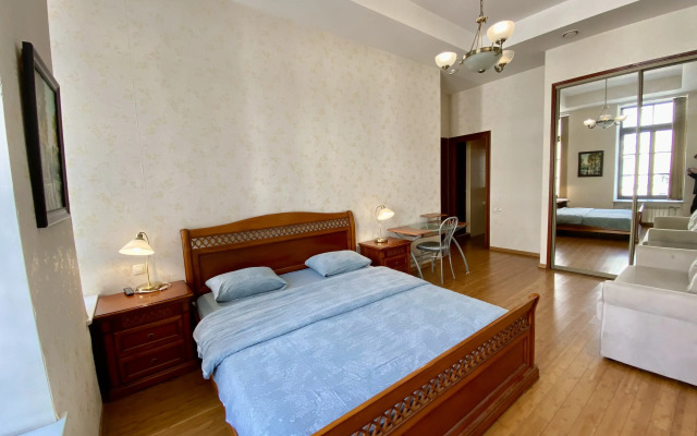 Современная квартира Невский 13 с балконом и парковкой