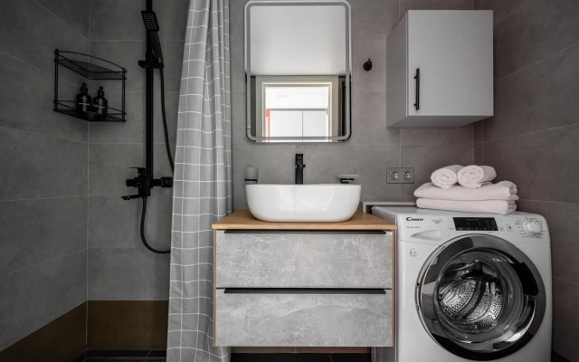 Apartments Queenstay Red Nyuans Na Voykovskoy