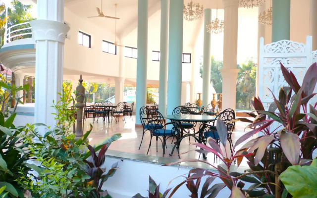 Sashas Holiday Village Resort