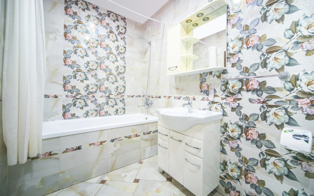 3-bedroom on Derzhinskogo Avenue 22 Center Apartments