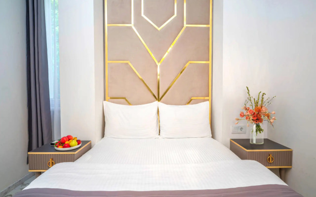 Ranovskiy Park Manhattan Hotel