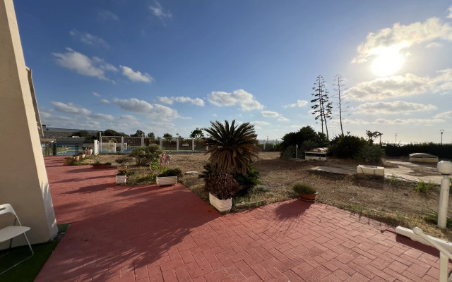 GW014 Gugel Waves Patio and Pool Seaview Flat