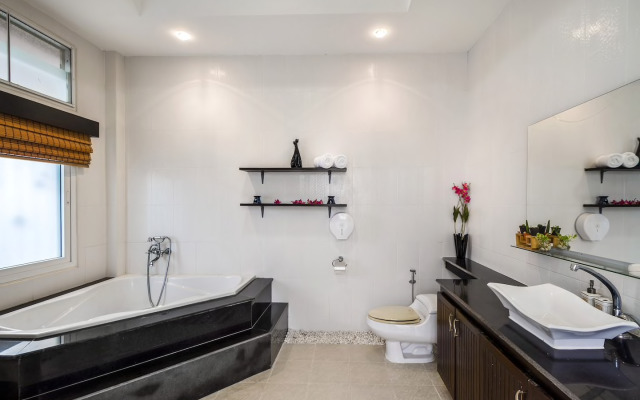 Spacious villa with private pool and parking Villa