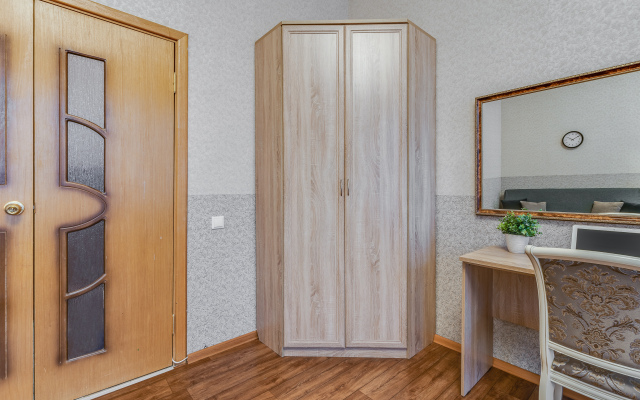 Prostornaya U Naberezhnoy Nevy Flat