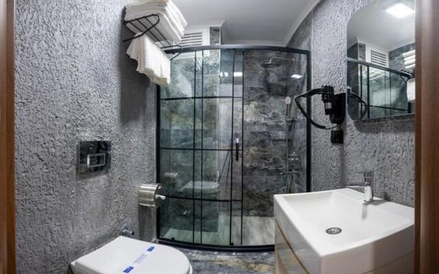 Luxury Airport Hotel by Zazzoni