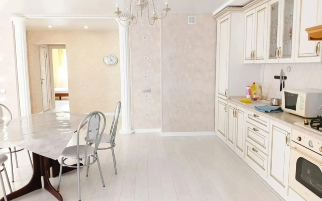2-kh Komnatnaya Prostornaya I Svetlaya Flat
