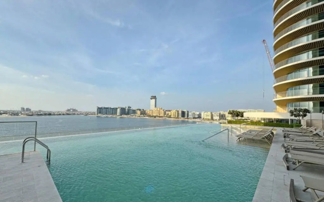 Keyrock Palm View Pool & Gym Access Apartments
