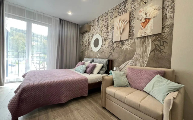 Dlya Tryokh Gostey S Balkonom Apartments