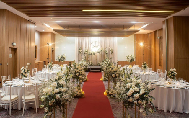 Holiday Inn & Suites Saigon Airport Hotel
