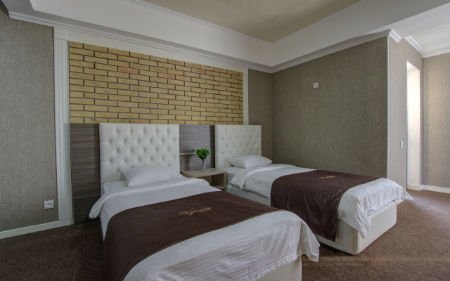 Vzmorie De Luxe Hotel