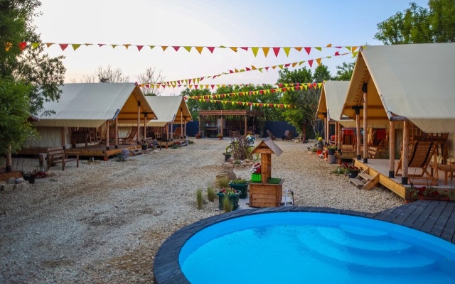 Gosti Glamping
