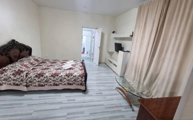 S Uchastkom V Tsentre Goroda Flat
