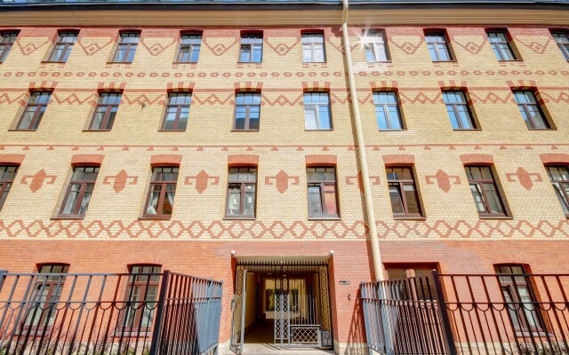 MyhomeYourhome Na Bolshom Kazachyem Pereulke Apartments