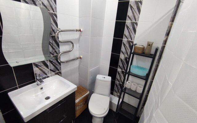 Nochnik na Solnechnom proyezde Flat