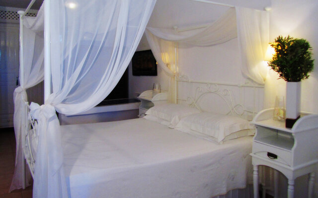 Отель Porto Scoutari Romantic Hotel & Suites