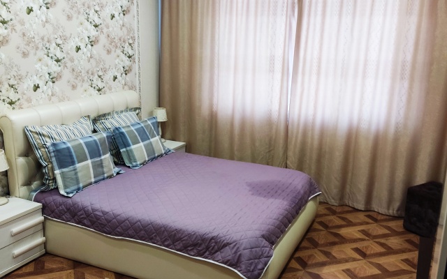 "Anglijskaya Kvartira V Tsentre" Apartments
