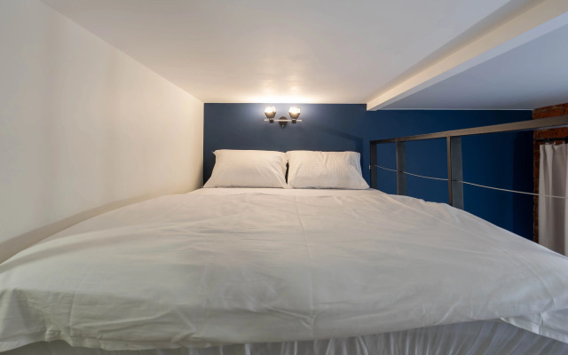 Квартира Просторная студия у Площади Восстания