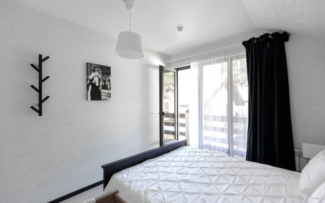 Частный Дом напротив казино с личной парковкой