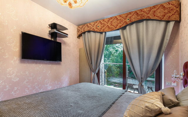 S Konditsionerom Vozle Kievskogo Vokzala Flat